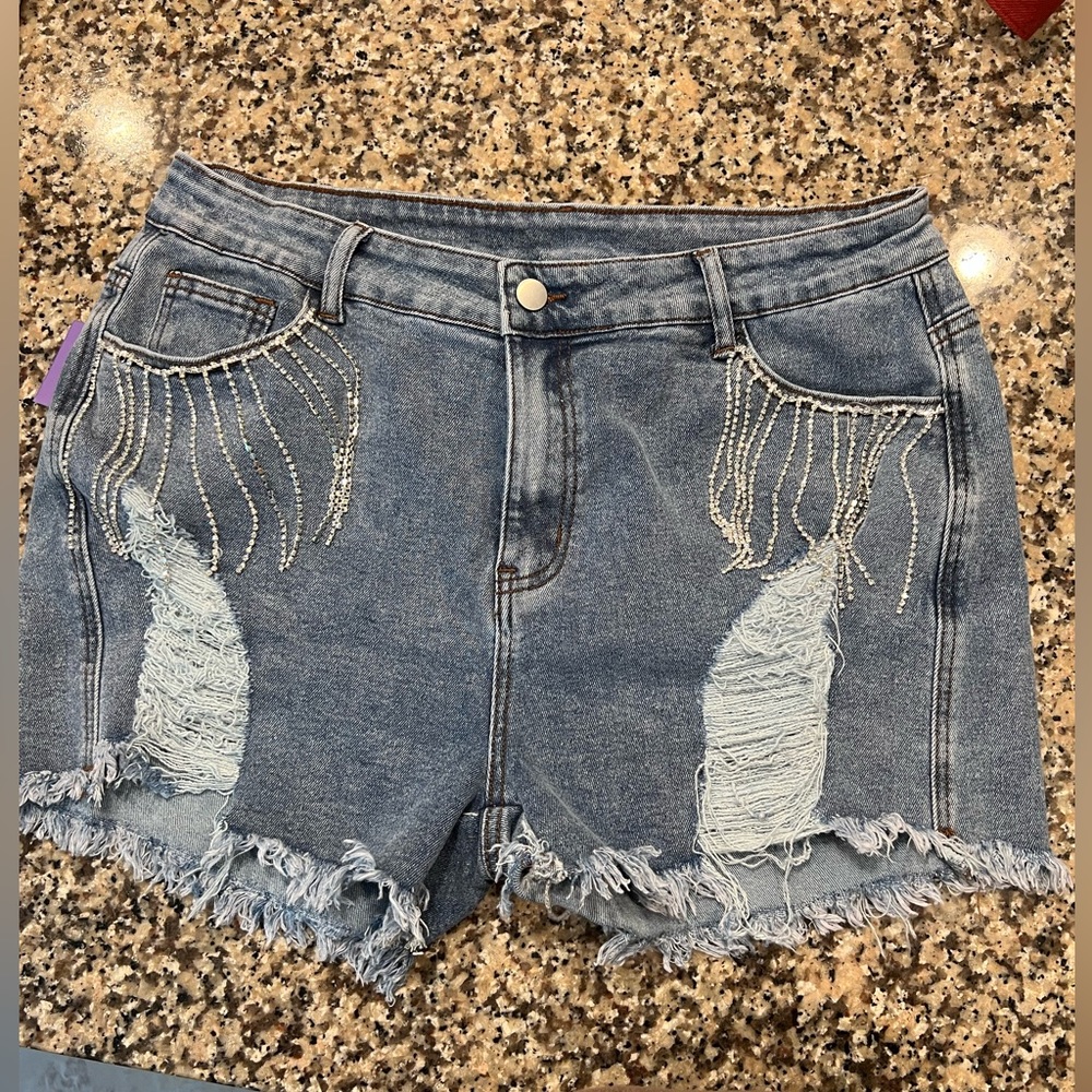 Ladies New Collection Bedazzled jean shorts size XXL NWT